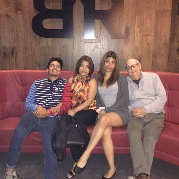 Meet your Posher, Julie - Picture 1 of 1